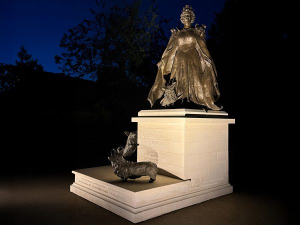 Queen-Elizabeth-II-Statue-Armadillo-Lighting-1