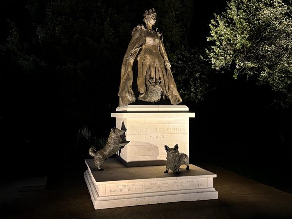 Queen-Elizabeth-II-Statue-Armadillo-Lighting-3